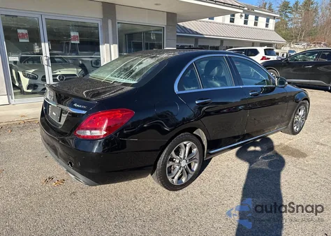 2016 Mercedes-Benz C 300 4Matic из США, поврежденный, VIN 55SWF4KB4GU108114